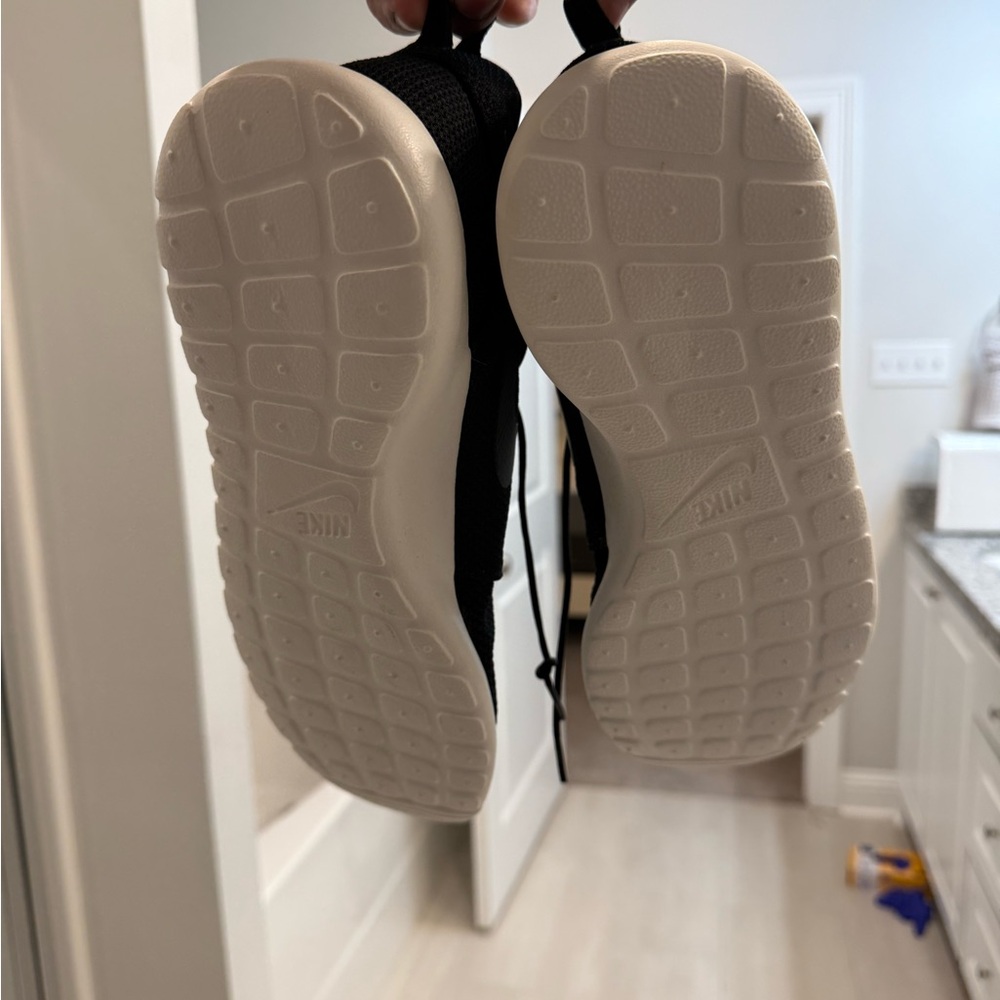 Nike Roshe Runs - Picture 3 of 3